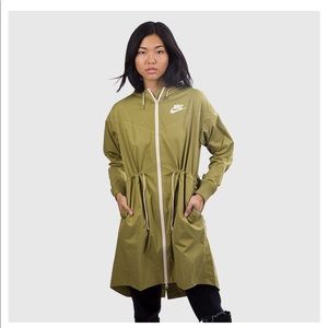 Nike Sportswear Shield Windrunner